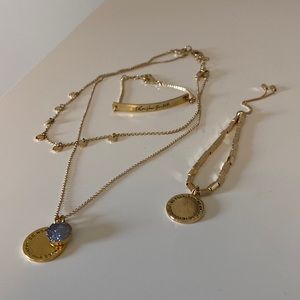 Gold jewellery set